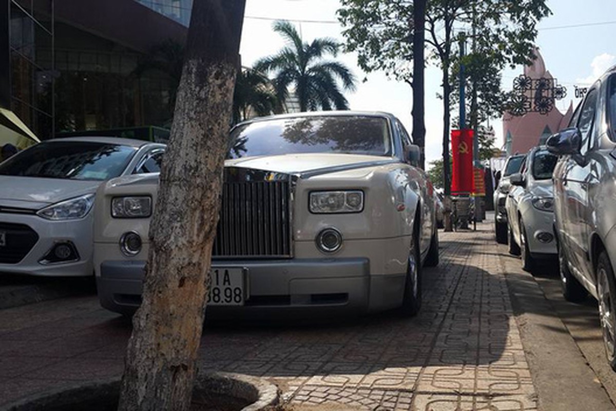 Rolls-Royce tien ty cua dai gia Trung Nguyen bi 